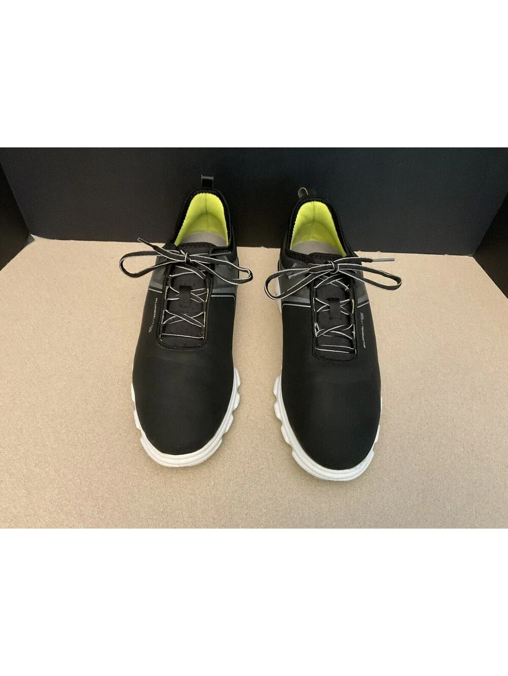 Mens FootJoy SuperLites XP Spikeless Golf Shoes. Size 9 Wide. Great Condition!!!